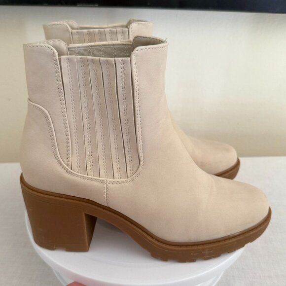 JustFab Maeve Water-Resistant Beige Ankle Boots Size 8.5 Chunky Heel Elastic - Picture 12 of 12